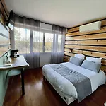 Hotel Logis Paris Madrid 2*