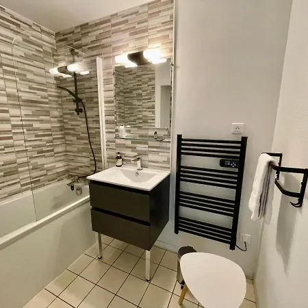 Paris Madrid 2* Lesperon (Landes)