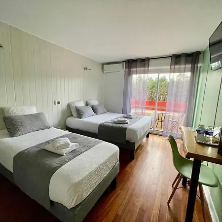 فندق Logis Paris Madrid Lesperon (Landes)