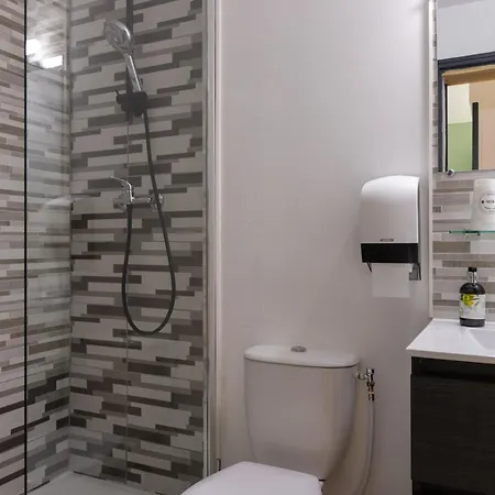 Logis Paris Madrid فندق