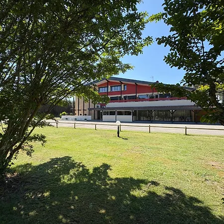 فندق Logis Paris Madrid Lesperon (Landes)