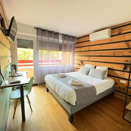 Logis Paris Madrid فندق