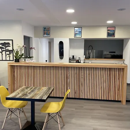 Logis Paris Madrid فندق