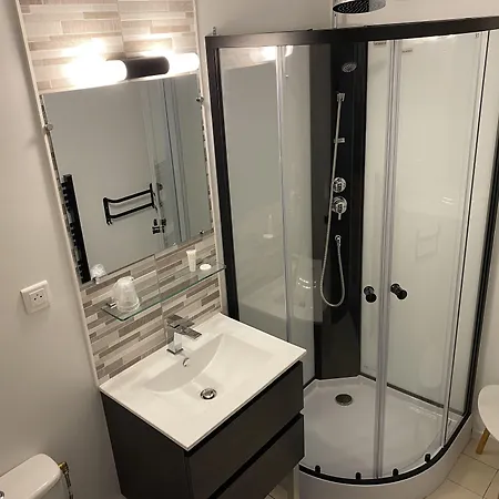 Paris Madrid 2* Lesperon (Landes)