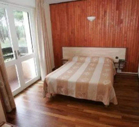 فندق Logis Paris Madrid Lesperon (Landes)