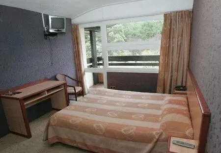 فندق Logis Paris Madrid Lesperon (Landes)