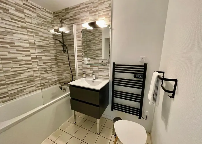 Paris Madrid 2* Lesperon (Landes)