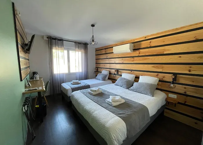 Paris Madrid Hotel 2*