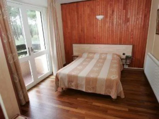 Hotel Paris Madrid Lesperon (Landes)